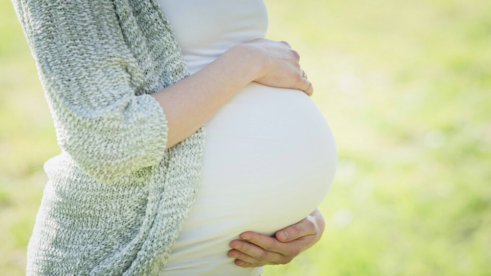 【2026终极指南】怀孕可以坐飞机吗？Babymoon旅行保险&飞行安全贴士一次看懂！Flying While Pregnant in 2025: The Ultimate Guide to Babymoon Travel Insurance & Safety Tips